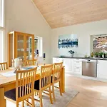 Сasa de vacaciones 4 Star In Valevåg