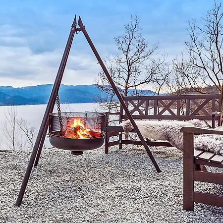 Serene Waterfront Retreat-by Traum Tatil Evi Valevåg