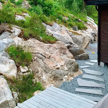 Serene Waterfront Retreat-by Traum Tatil Evi Valevåg