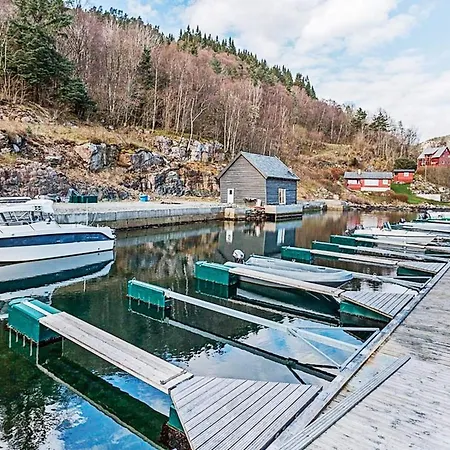 Serene Waterfront Retreat-by Traum * Valevåg