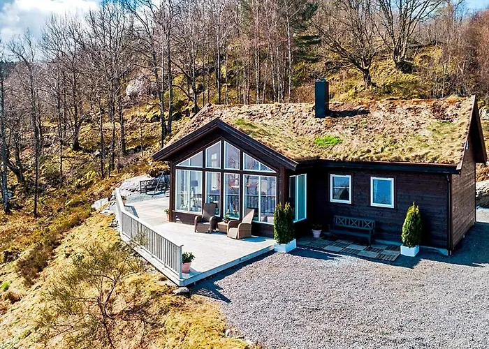 Serene Waterfront Retreat-by Traum Semesterbostad