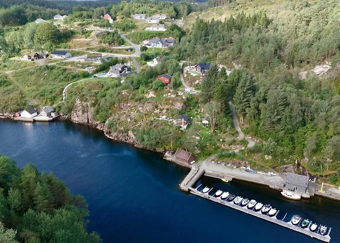 Serene Waterfront Retreat-by Traum