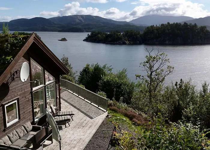 Serene Waterfront Retreat-by Traum