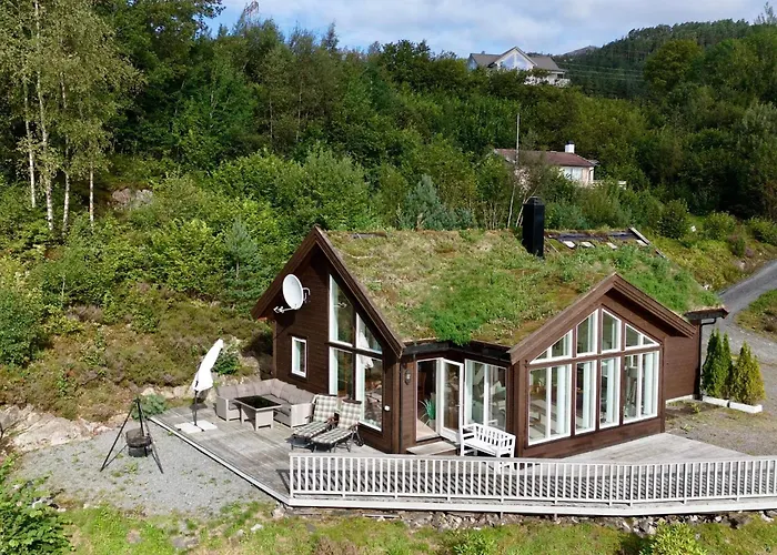 Serene Waterfront Retreat-by Traum Дом отдыха