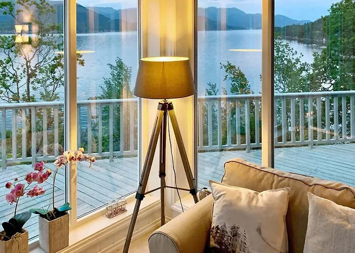 Serene Waterfront Retreat-by Traum * Valevag