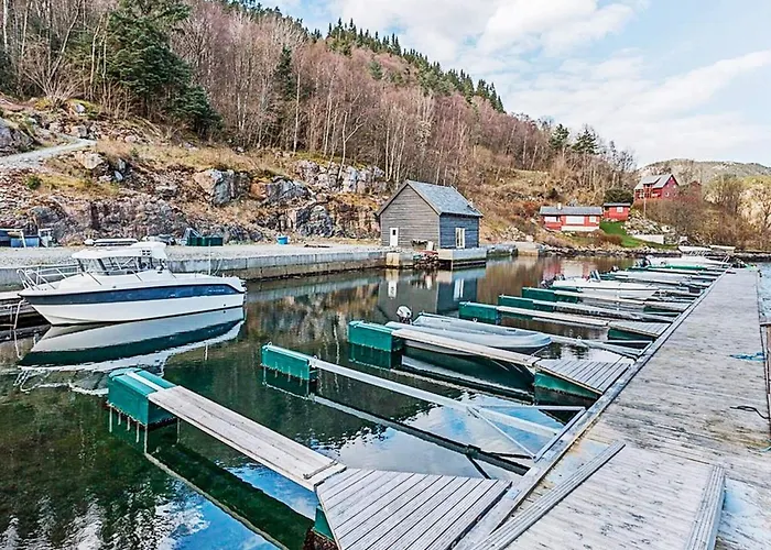 Serene Waterfront Retreat-by Traum * Valevag